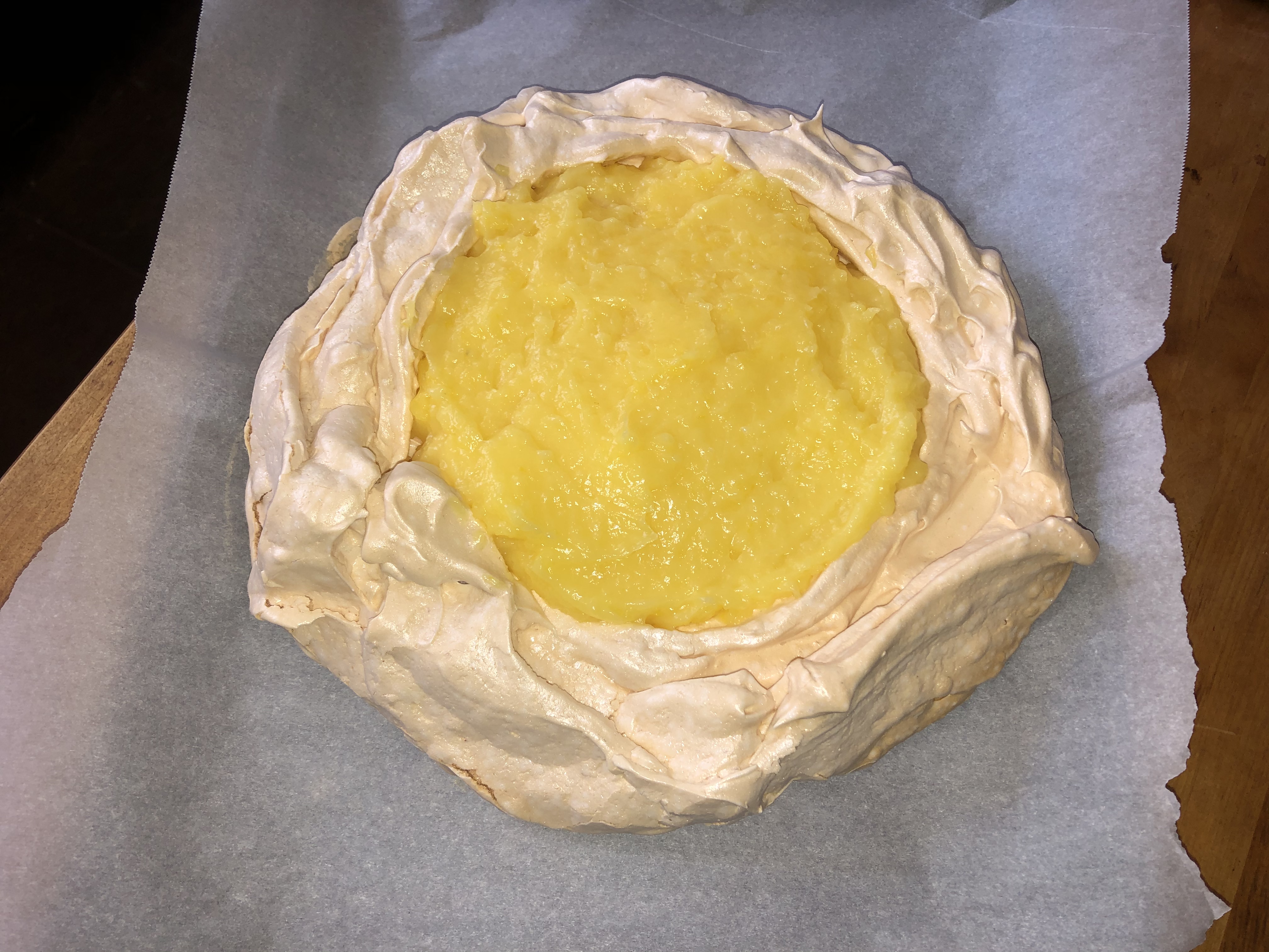 Meringue shell filled with Lemon pudding